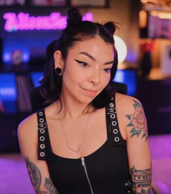 AileenSenpaiReacts