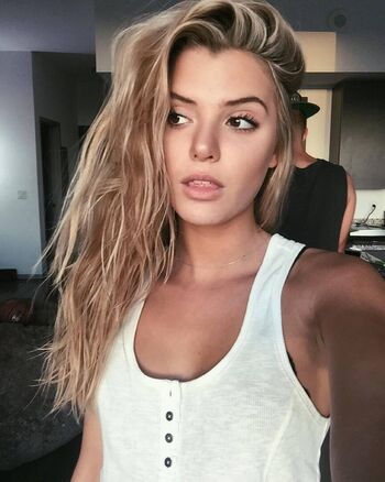 Alissa Violet