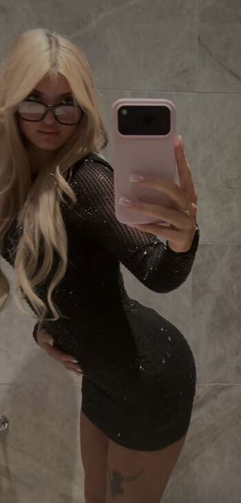 Amelia Hakes