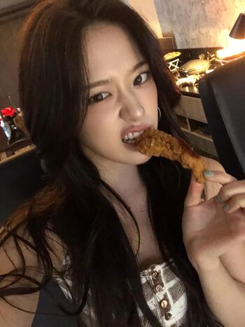 An Yujin 안유진 |