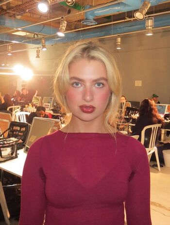 Anais Gallagher