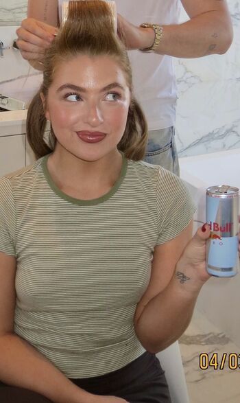 Anais Gallagher