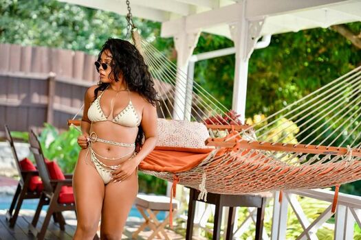 Angela Simmons
