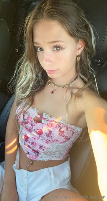 ariellesutton
