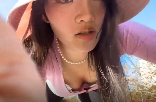 Asian Streamers
