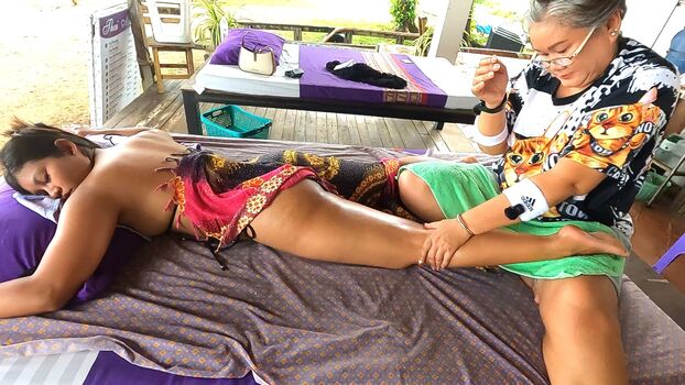 Asmr Amara Khao's Massage