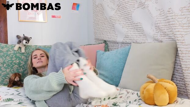 Caitlin Marie Reacts