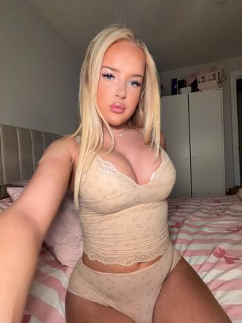 Chlo May