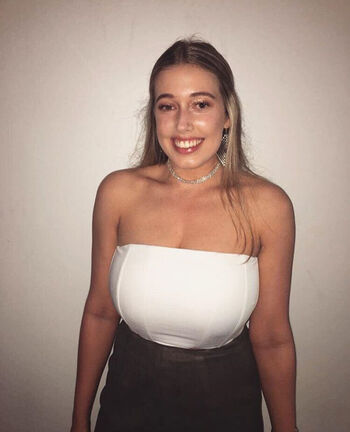 Chloe L