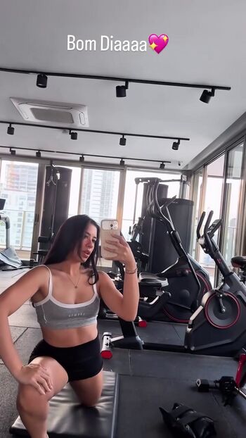 Cinthia Cruz