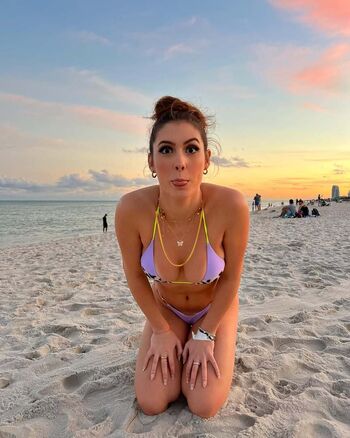 Cortney Gibson / Cortneycgibson