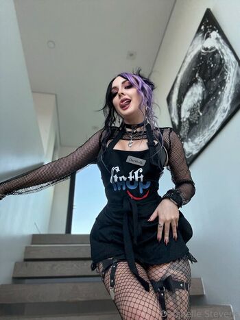 Darshelle Stevens