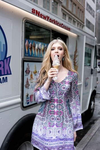 Elena Kampouris