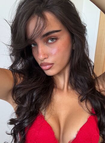 Ella Christo