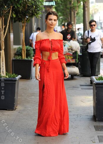 Emily Ratajkowski