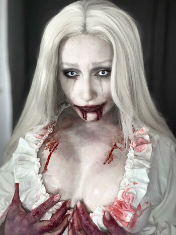 Ezy Summers Cosplay