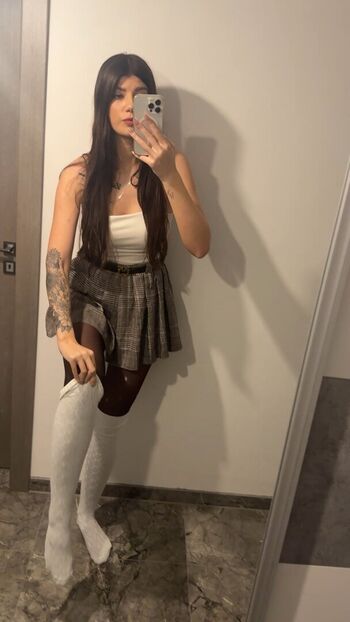 feetbycheeky