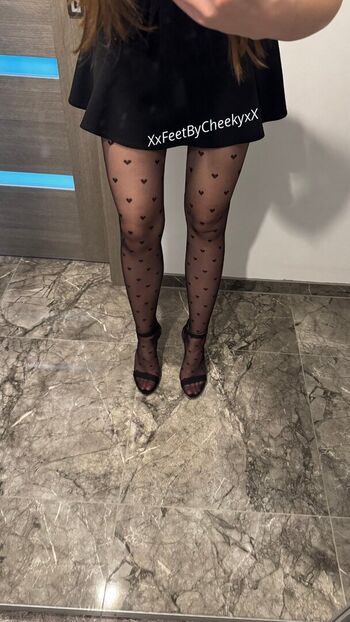 feetbycheeky