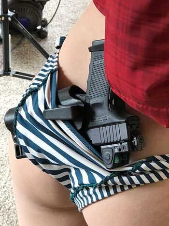 Girls With Guns