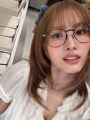 Hirai Momo