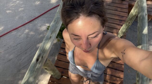 Hitchhikercourtney