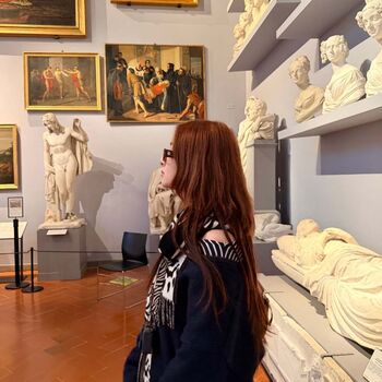 Huh Yunjin 허윤진