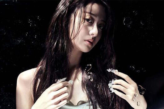 Huh Yunjin 허윤진