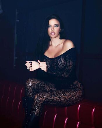 Ivana Knoll