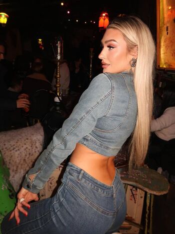 Izzi Dame