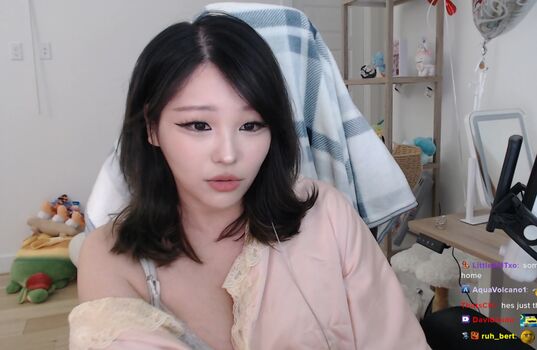 Kang Hee Yoon