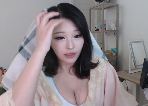 Kang Hee Yoon