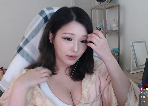 Kang Hee Yoon