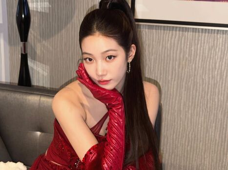 Kazuha Nakamura 中村 一葉 | LESSERAFIM