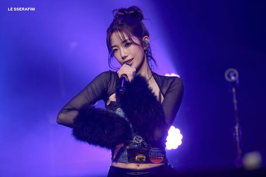 Kazuha Nakamura 中村 一葉 | LESSERAFIM