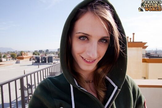 Kelly Klaymour