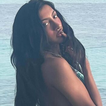 LARA RAJ / lararajj (member of KATSEYE)