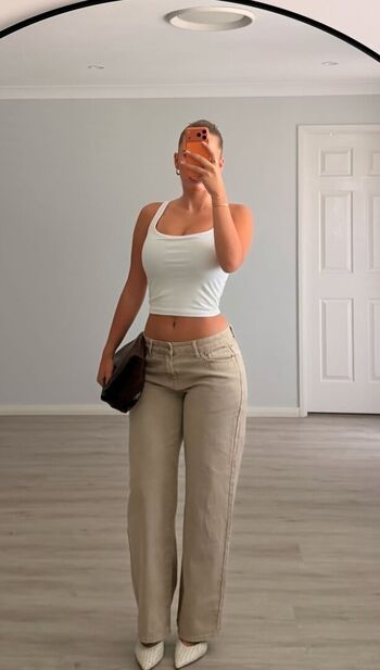 Lauramjj_