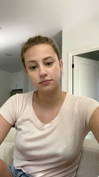 Lili Reinhart