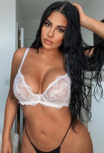 Mandi Vakili