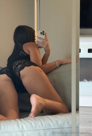 Mia Kahn
