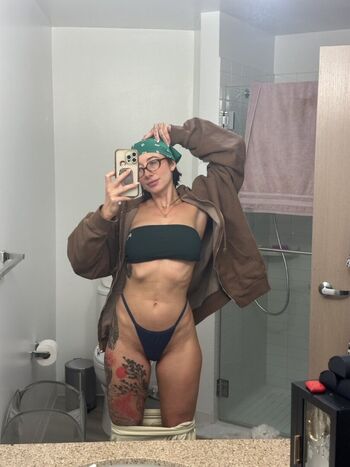 Molly Dixx