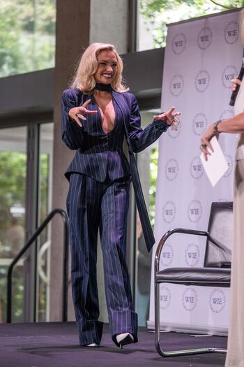 Natalie Alyn Lind