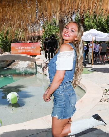 Natalie Alyn Lind