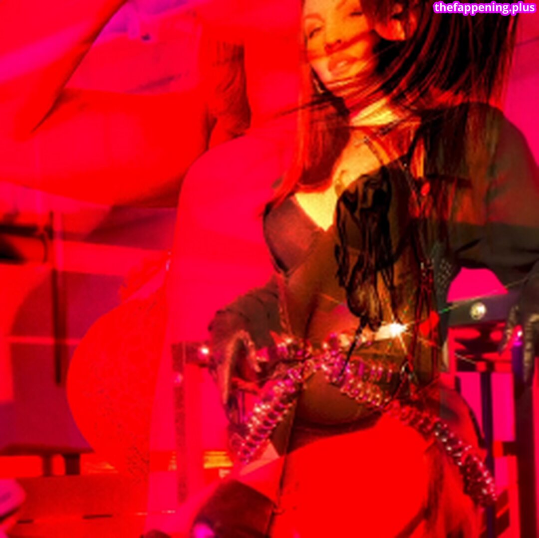 Neena De Ville