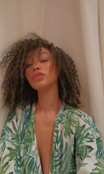 Nia Simone