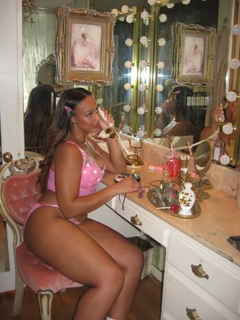 Nia Sioux