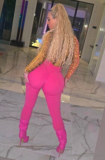 Nicole 