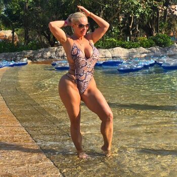 Nicole 