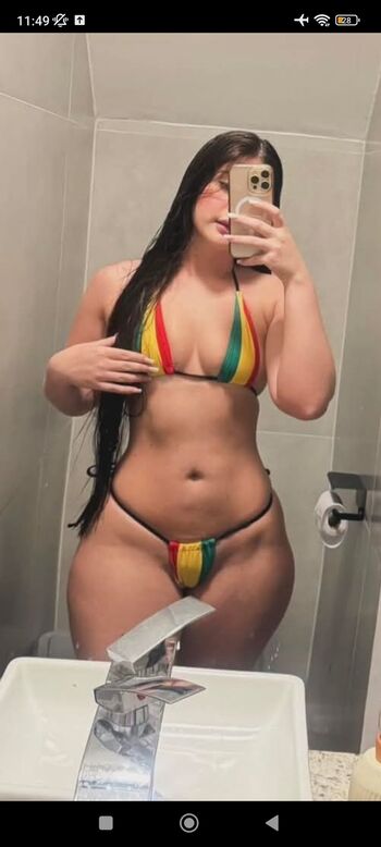 Nicolle Caroline