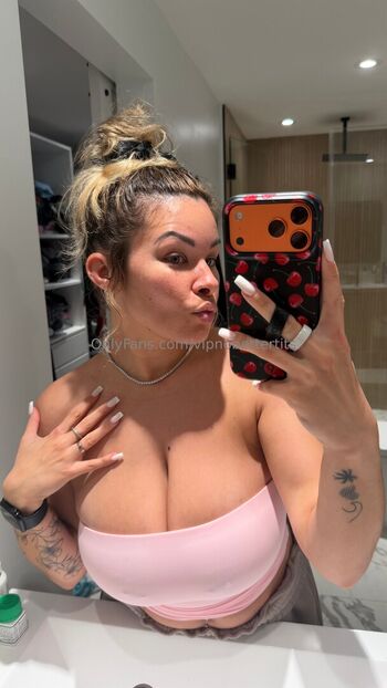 Nobetterboobs